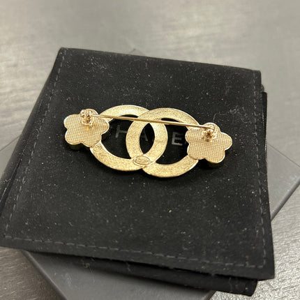 Broche Chanel