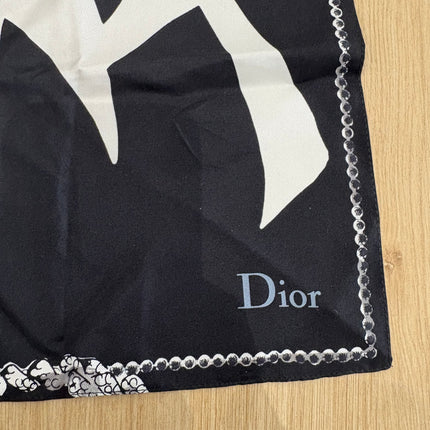 Carré Dior Dior’s Victim