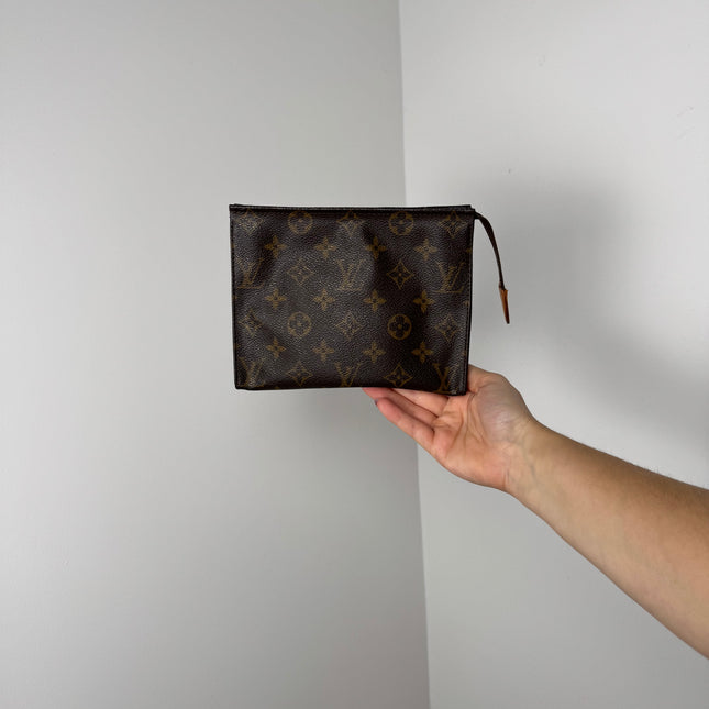 Poche toilette Louis Vuitton Monogram 18