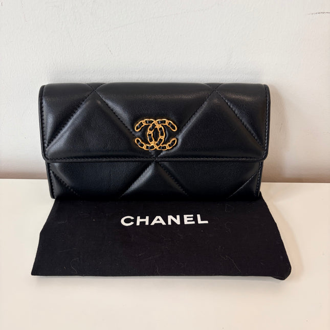 Portefeuille Chanel long à rabat 19