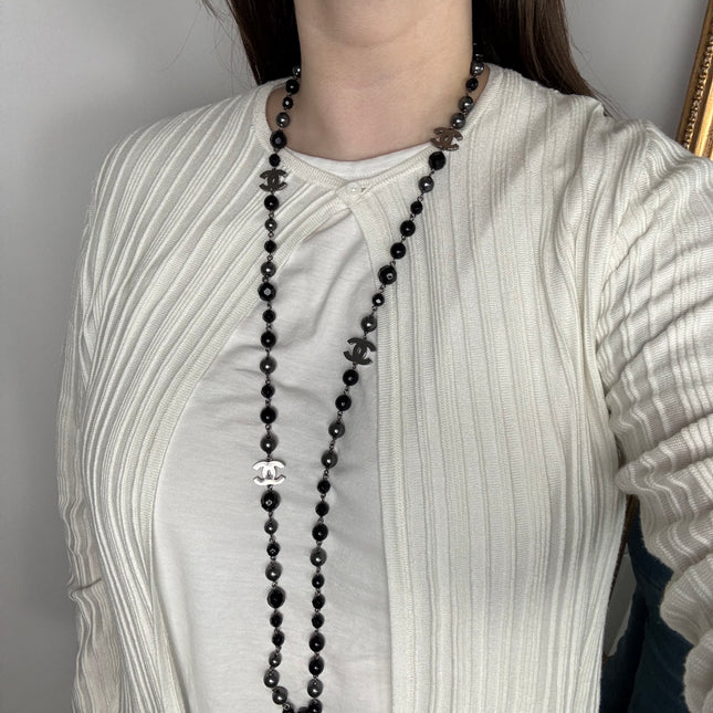 Sautoir Chanel perles noires