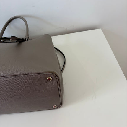 Sac Prada Double Cuir Saffiano Argile bandoulière