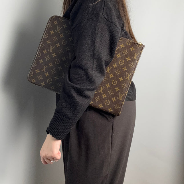 Pochette XXL Louis Vuitton