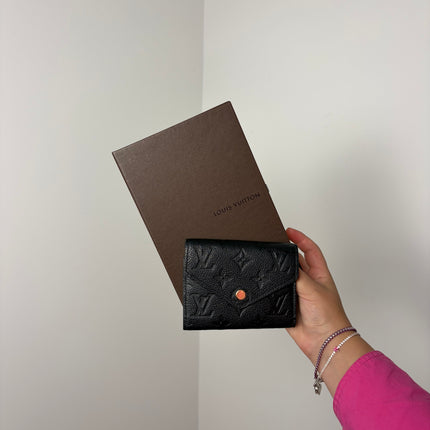 Portefeuille Louis Vuitton Victorine Cuir Empreinte Noir