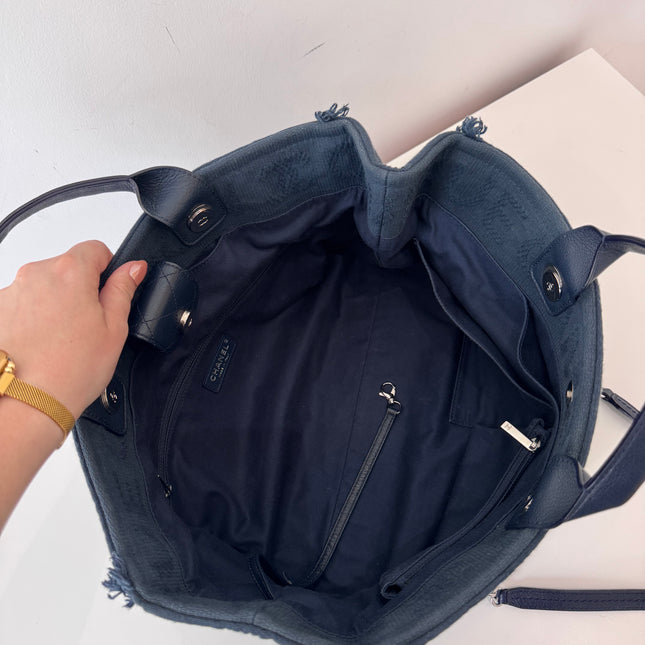 Cabas Chanel Deauville navy blue