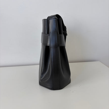 Sac Louis Vuitton Twist Bucket cuir épi noir