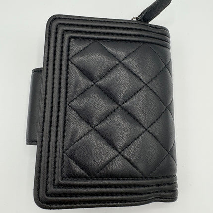 Portefeuille Chanel Boy à rabat