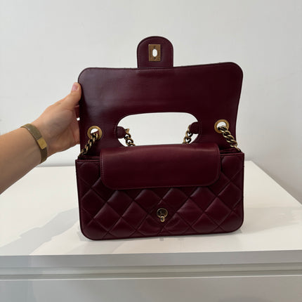 Sac Chanel Perfect Edge bordeaux épaule