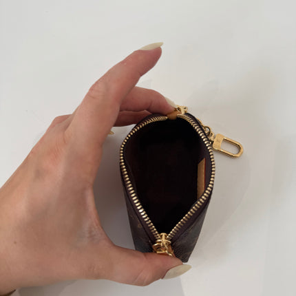 Pochette Louis Vuitton Cosmétique rouge à lèvres