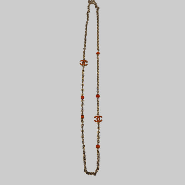 Sautoir Chanel double C doré et orange