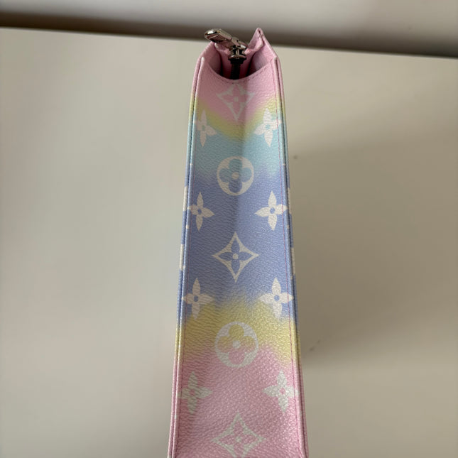 Poche de toilette Louis Vuitton édition limitée Escale 26