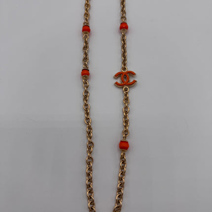 Sautoir Chanel double C doré et orange