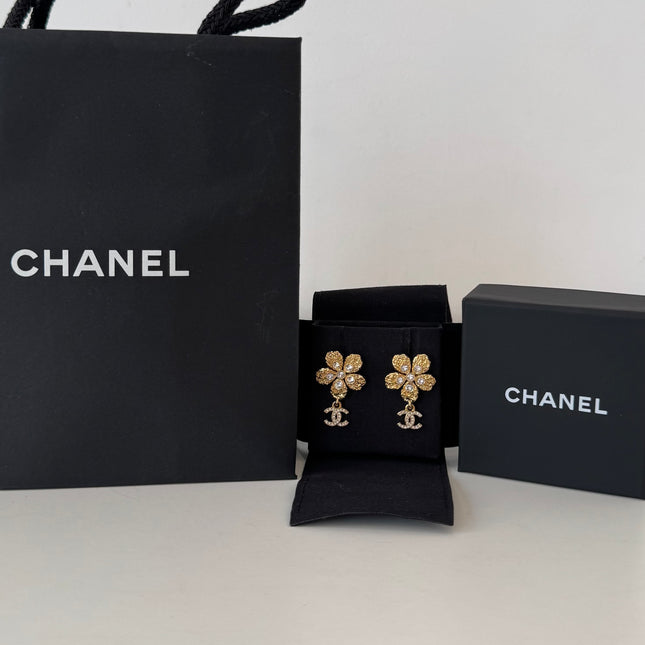 Boucles d’oreilles Chanel pendantes