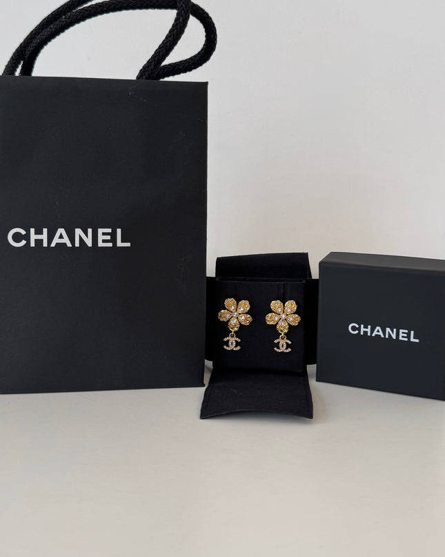 Boucles d’oreilles Chanel pendantes