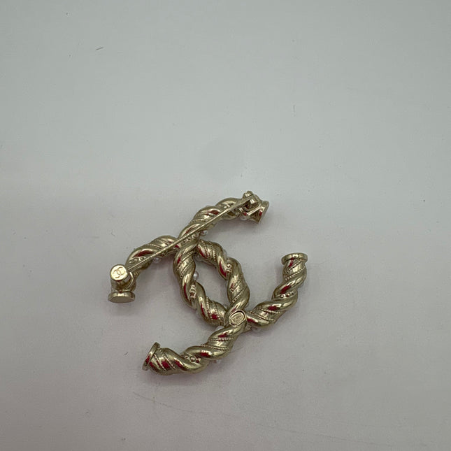 Broche Chanel double c perles