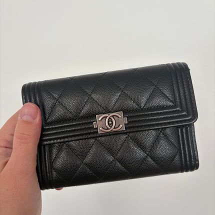 Portefeuille Chanel Boy à rabat
