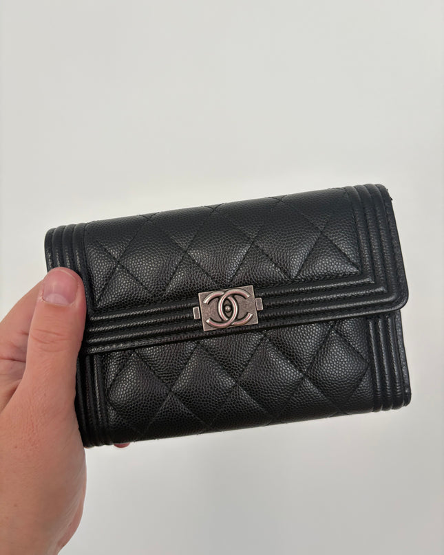 Portefeuille Chanel Boy à rabat
