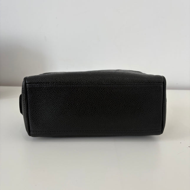 Trousse Chanel cuir caviar