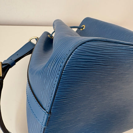 Sac Louis Vuitton PM Noé cuir épi bleu