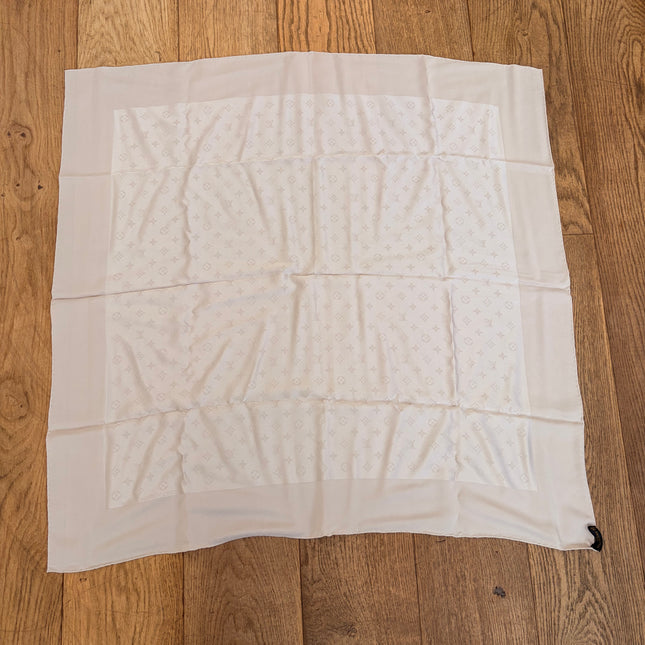Carré de soie Louis Vuitton beige  Monogram