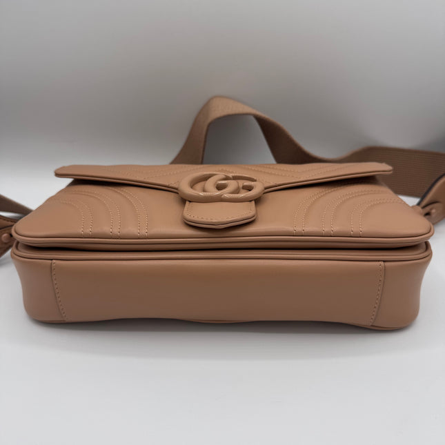 Sac Gucci GG Marmont matelassé beige