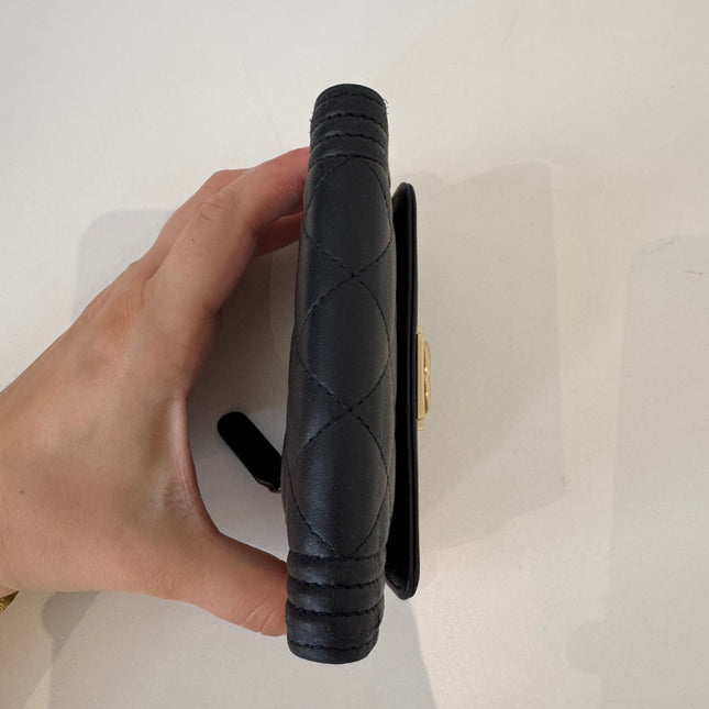 Petit portefeuille Chanel à rabat Boy noir