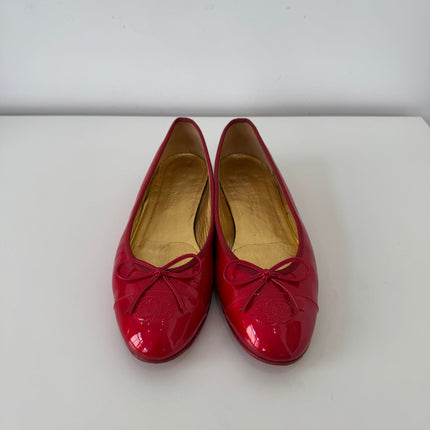 Ballerines Chanel T39 cuir vernis rouge