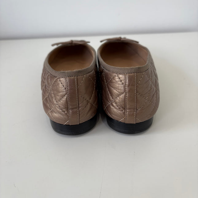 Ballerines Chanel matelassées T39