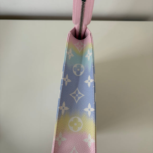 Poche de toilette Louis Vuitton édition limitée Escale 26
