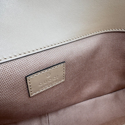 Sac Gucci GG Marmont matelassé beige