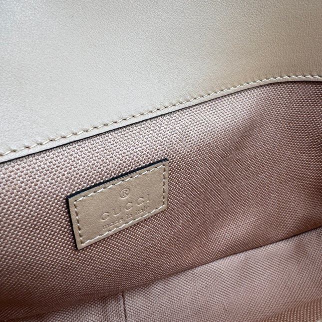 Sac Gucci GG Marmont matelassé beige