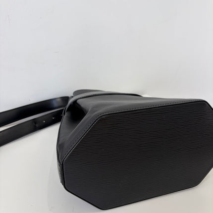 Sac Louis Vuitton Twist Bucket cuir épi noir