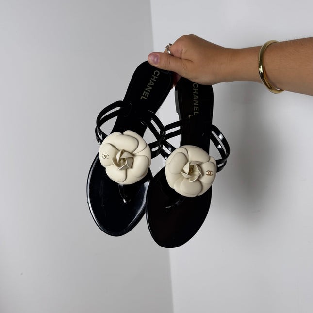 Sandales Chanel Camélia T38
