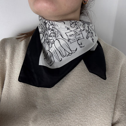 Carré Gucci 63cm Flora Noir & Blanc