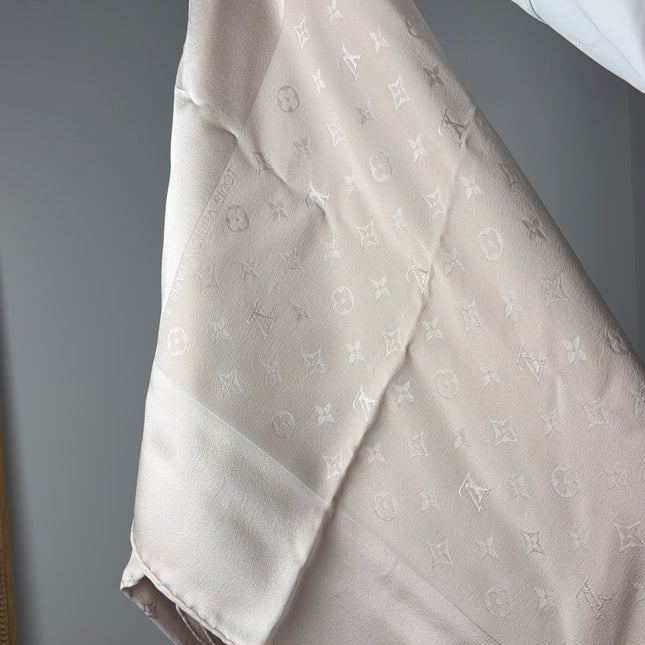 Carré de soie Louis Vuitton beige  Monogram