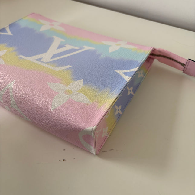 Poche de toilette Louis Vuitton édition limitée Escale 26