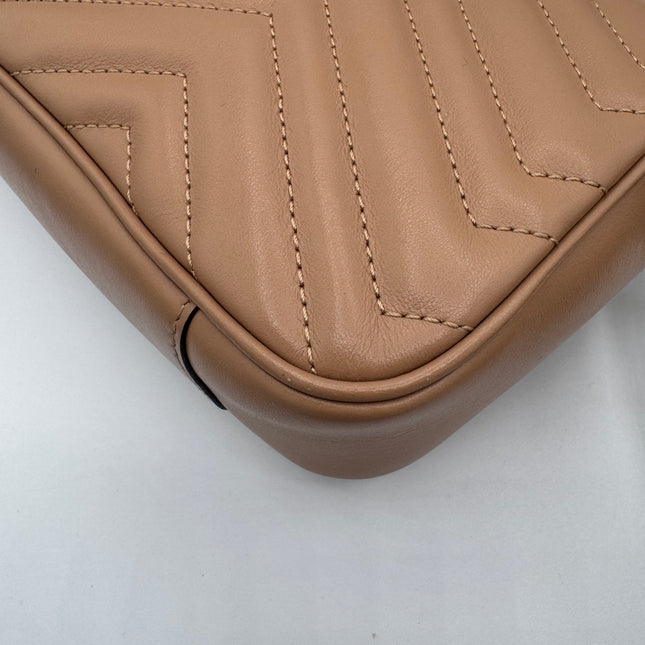 Sac Gucci GG Marmont matelassé beige
