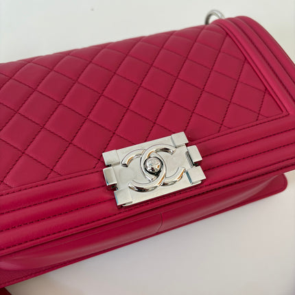 Sac Chanel Boy classique rose fushia