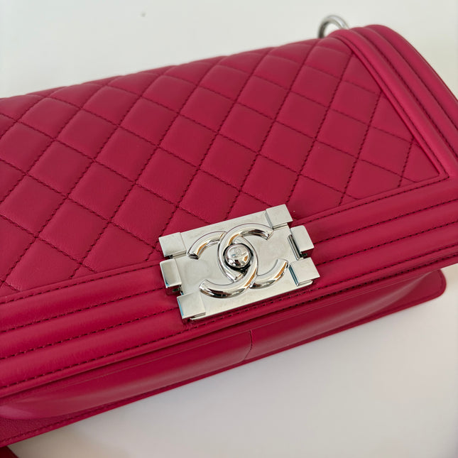 Sac Chanel Boy classique rose fushia