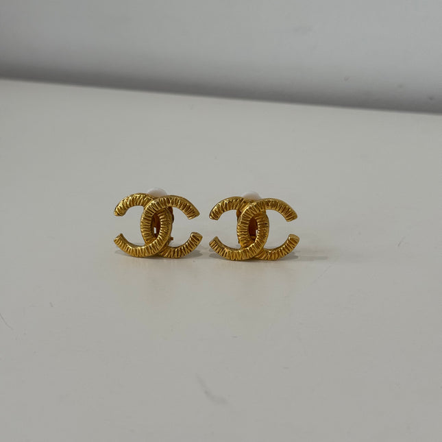 Boucles d'oreilles Chanel CC à clips