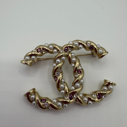 Broche Chanel CC