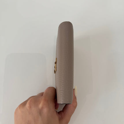 Portefeuille Louis Vuitton Capucines Compact