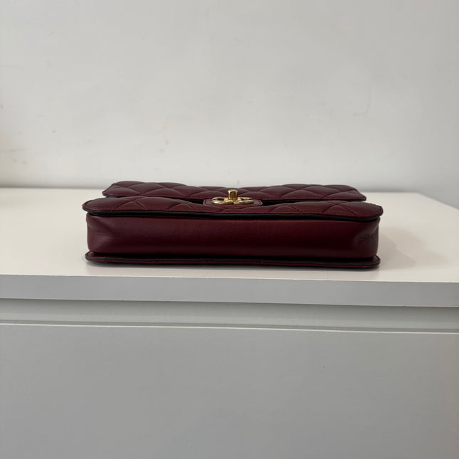 Sac Chanel Perfect Edge bordeaux épaule
