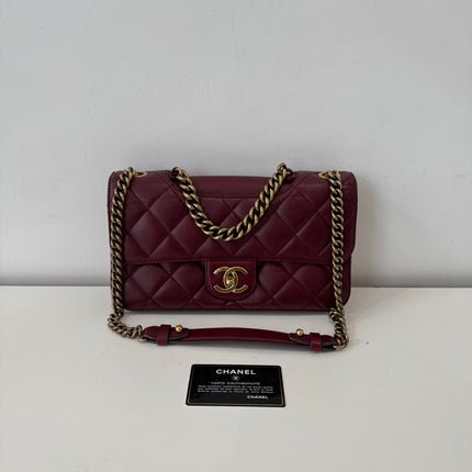 Sac Chanel Perfect Edge bordeaux épaule