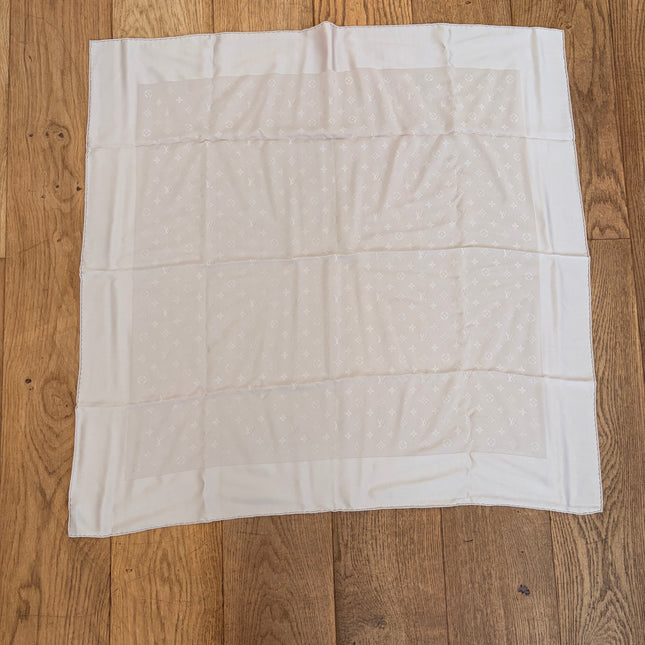 Carré de soie Louis Vuitton beige  Monogram