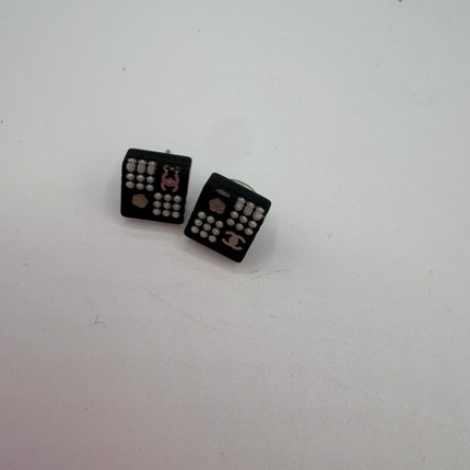 Boucles d’oreilles puces Chanel