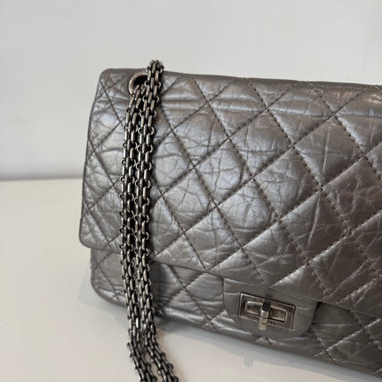 Sac Chanel 2.55 Argent Irisé 28cm