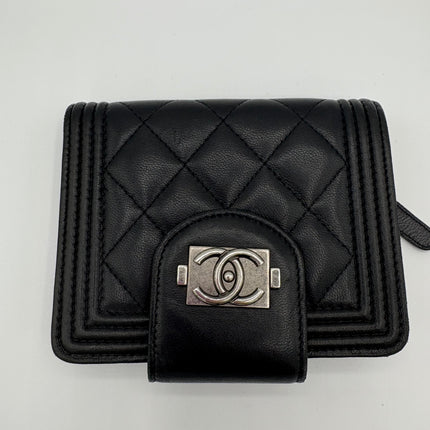 Portefeuille Chanel Boy à rabat