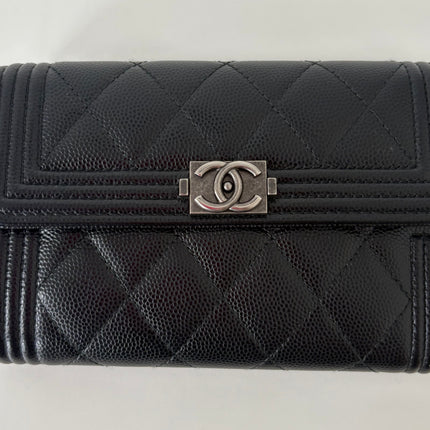 Portefeuille Chanel Boy à rabat