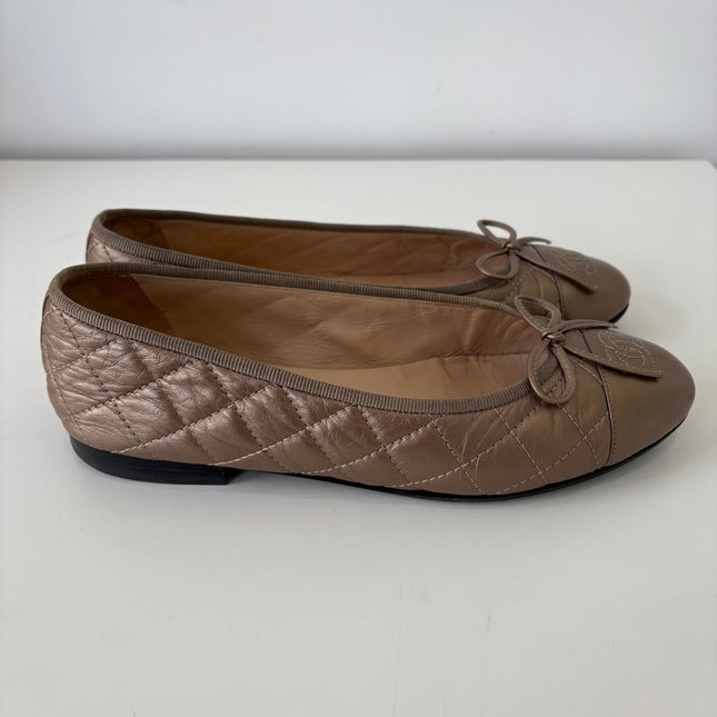 Ballerines Chanel matelassées T39
